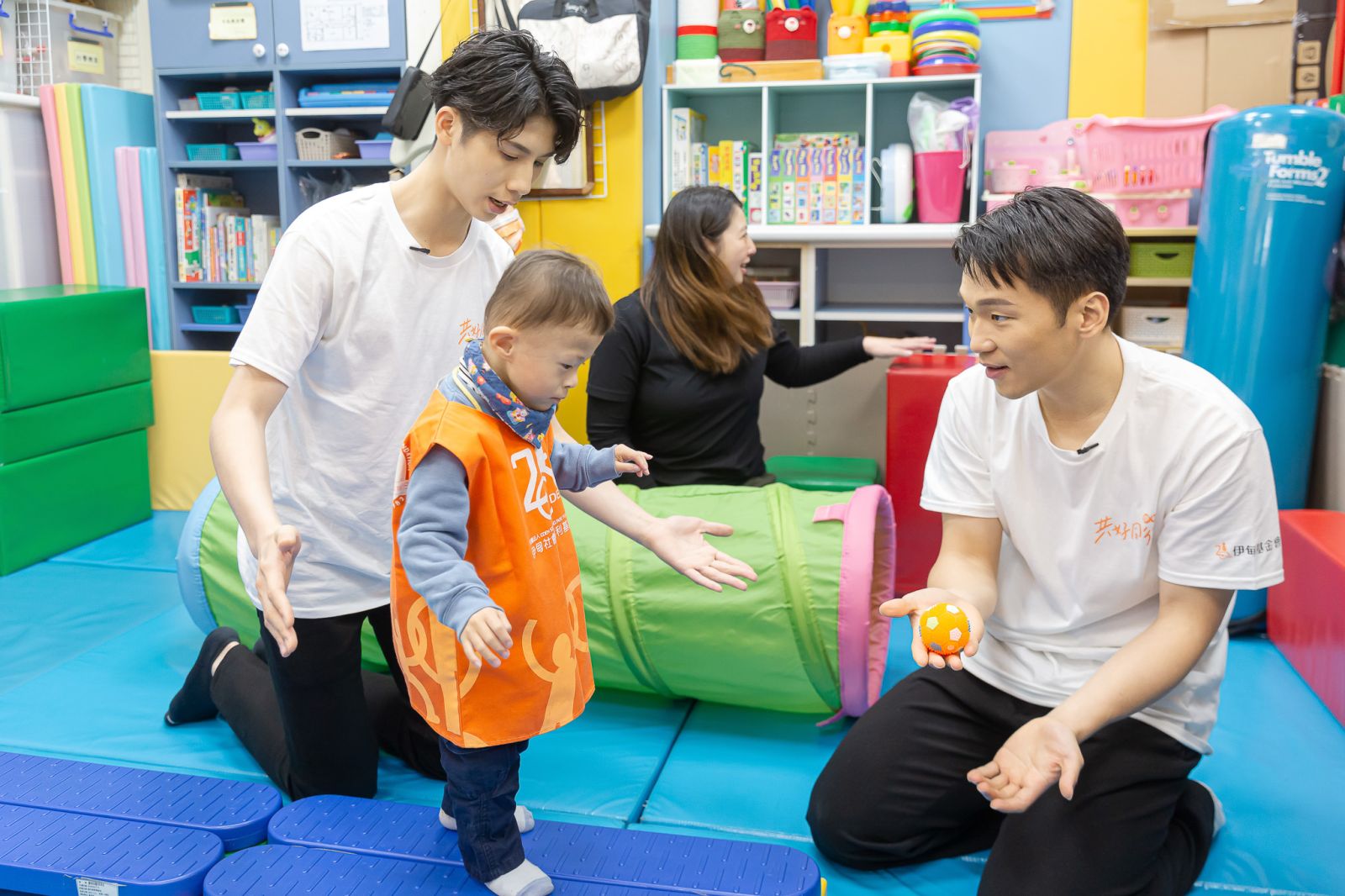 伊甸攜手公益大使李洋、林郁婷，暖心關懷遲緩兒，希望用勇氣抱抱，給孩子長大力量！